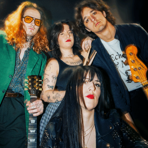 Studio 4Photo : Mathilde Davoust (@mathilde.dvst)